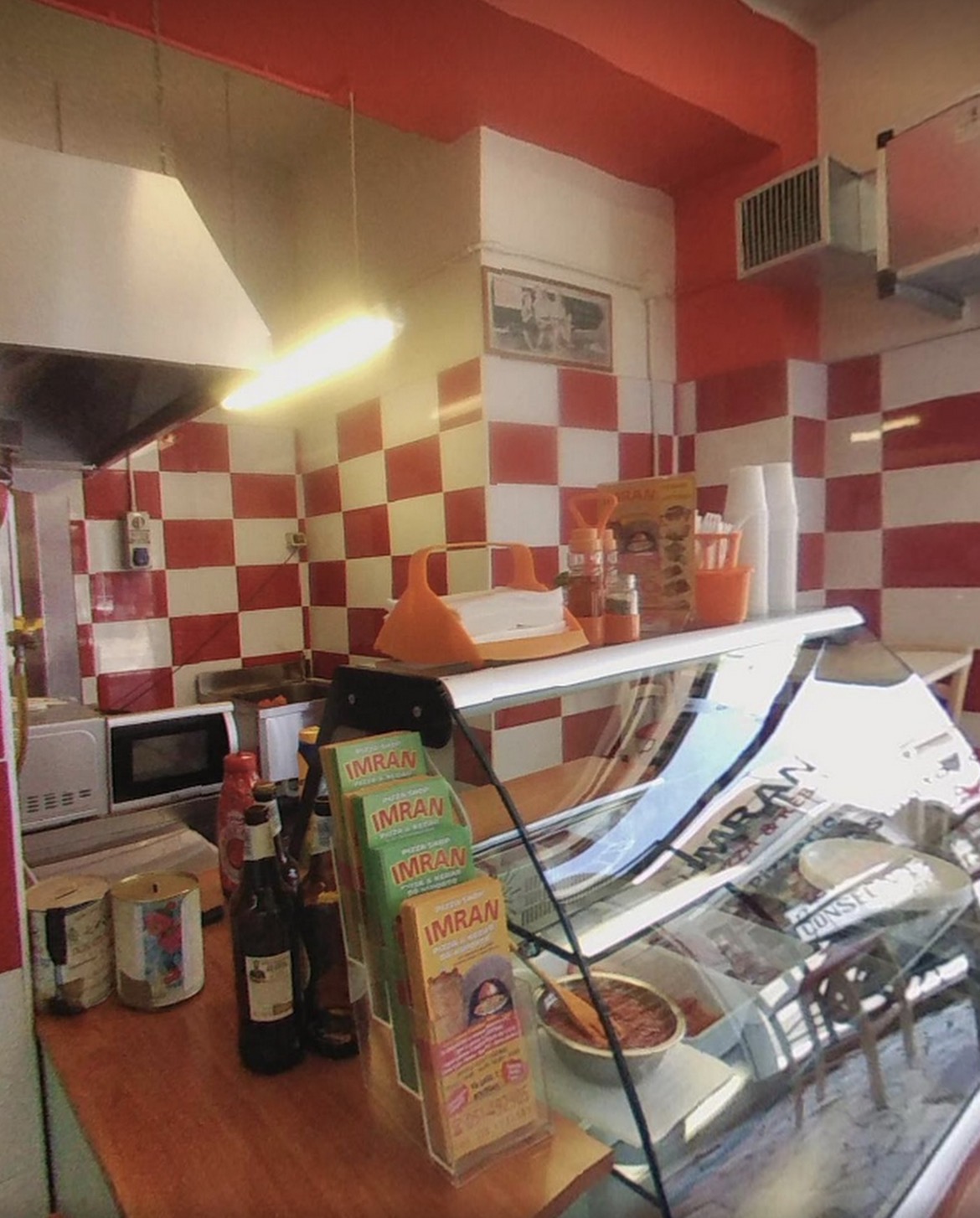 Interno IMRAN Pizza Kebab Bologna